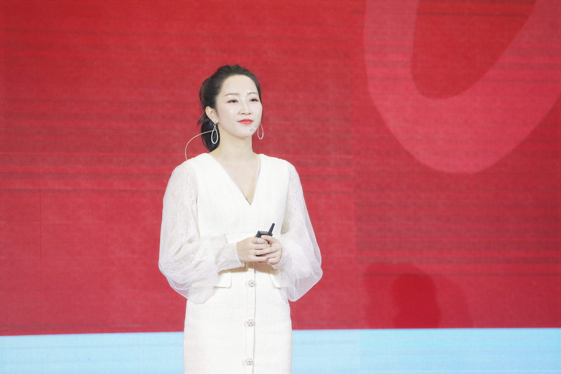发布会1.jpg